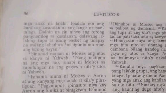 Pang Araw Araw na Talata.     Leviticus 8:1-5.