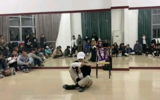 混入学弟学妹考核的大三老油条的tutting编舞