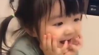 Một cô em gái dễ thương như vậy gặp một người anh trai đáng tự hào