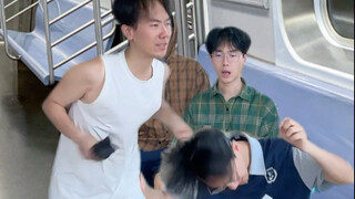 没给大爷让座假发被打飞了