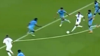 Neymar một chuyền bốn, đường chuyền đẹp mắt, đồng đội đón bóng sút tung lưới! Đâu có dễ thế!