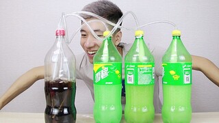 Một chai cola không có ga, sử dụng Sprite, baking soda và giấm trắng để trộn với nhau để thêm cacbon