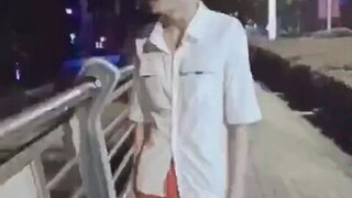 عانقني