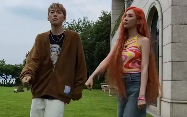 [Sunmi X ZICO] You sure know how to shake it!!! Another day of Sunmi getting startled.