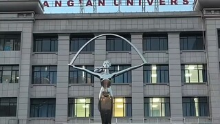 把学校里的彩虹女神雕像取成拉面女神...