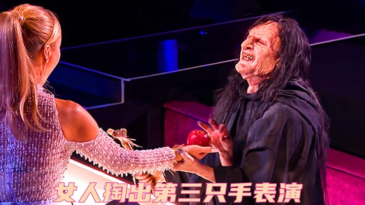 Người phụ nữ rút ra bàn tay thứ ba để biểu diễn, rồi cuối cùng cả người bỗng nhiên biến mất không dấ