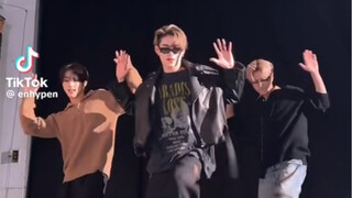 Enhypen gần năm triệu lượt thích! Thử thách Like I do trên TikTok lọt top 10 về số lượt thích