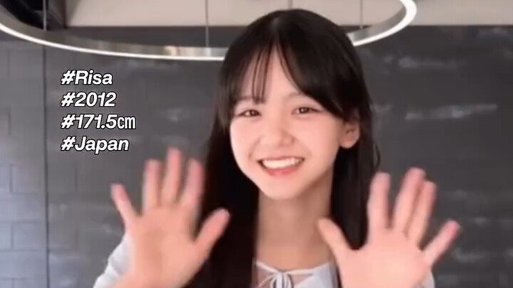 Con gái mới 13 tuổi mà đã cao tới 171,5 cm rồi...