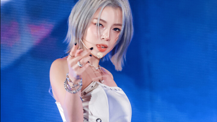 วง RED หลิวถิงซิ่ว | ครอบครัวโครโมโซมโชว์ “What Is Love” + แร็ปสุดเดือดคืนส่งท้ายปีเก่า