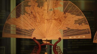 “烫花”技艺，也叫“烙花”，以高温铁杆在薄薄的木片上烫出各种人物，山水花卉，已有两千多年历史