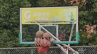 Ketika bola terjebak, tujuan semua orang pun berubah