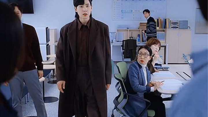 The only highlight moment of the whole drama is handsome