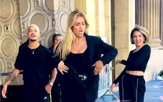 Female version, in memory of Michael Jackson.