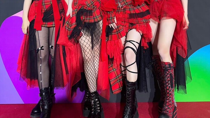 “ช่วยด้วย พวกเธอเหมาะกับสไตล์ mean girls มากเลย…”