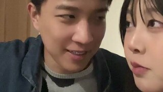 Bạn thân đến nhà