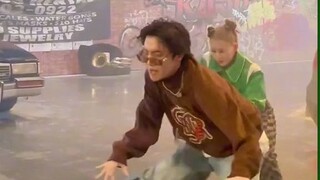 防弹抖音官号的dancer锡锡直拍