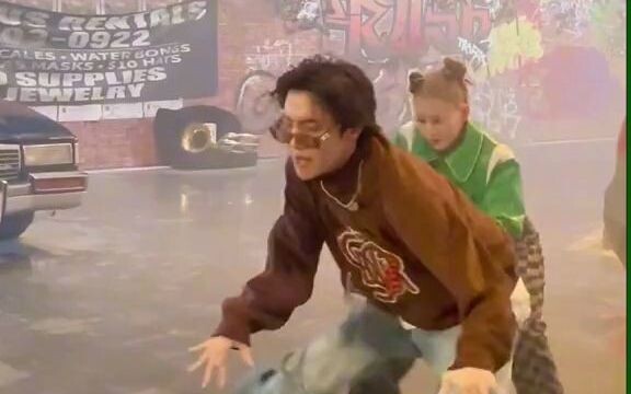 防弹抖音官号的dancer锡锡直拍