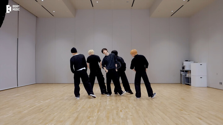 Versi ruang latihan dari lagu comeback TXT, “Stick With You”, telah dirilis