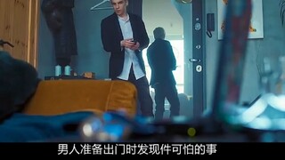 男人发现自己的电脑游戏能照进现实，动动手指就造成数百人死亡的屠杀惨案