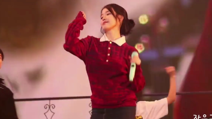 IU_Penari Asia IU! _Klip Tari Ji Eun Leon + Produser + 23_Klip Harian Sofa