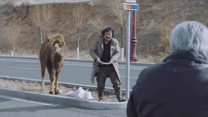 Bề ngoài, ông đã rất già, vậy mà lại bị gia đình ruồng bỏ, thậm chí còn bị cưỡng chế hạn chế tự do.