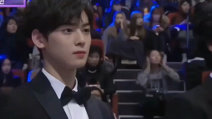 19-year-old Cha Eun-woo is breathtakingly beautiful