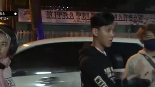 IBUIBU LAWAN POLISI SAMPE EMOSI