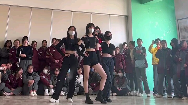 เต้นคัฟเวอร์เพลง BLACK MAMBA