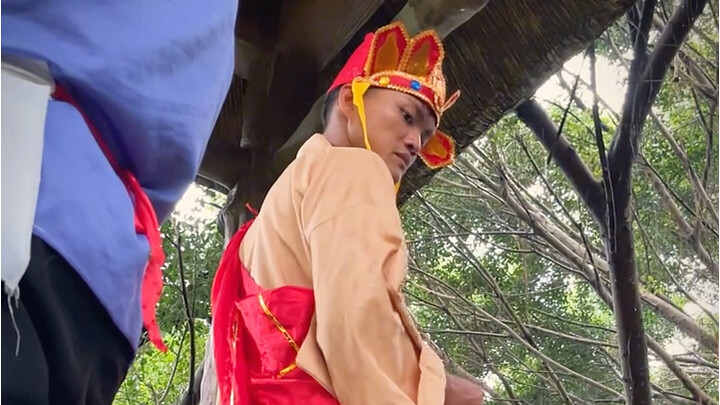 把经书捡起来，把经书捡起来！