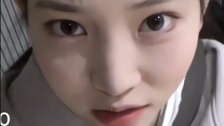 คำเตือน! ระวังความน่ารักจัดเต็มข้างหน้า! เป็นเค้กตัวเล็กสีขาวจนเรืองแสงเลยนะ!