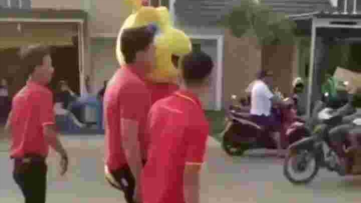 Adu Maskot Indom4ret dan Alfam4rt  |  Meme