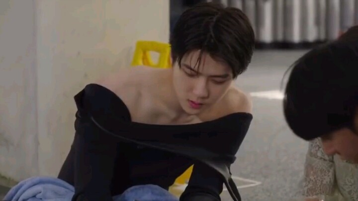 【คนร้ายคือคุณ】ชุดเปิดไหล่ของอูซีฮุนที่สร้างตำนานในซีซั่น 3～