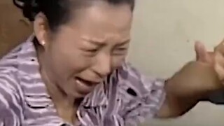 Seorang gadis menemui prosesi pemakaman, namun ia dihantui oleh hantu hanya karena memuji foto almar