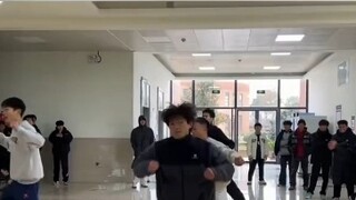 APT có âm nhạc này trong đầu chỉ có sinh viên đại học mới hiểu được chi nhánh của họ cao đến mức nào