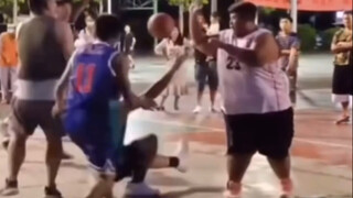 Bạn không thể bảo vệ anh ta! Anh ta nặng 380 pound! Và anh ta có kỹ năng phòng ngự tuyệt vời!