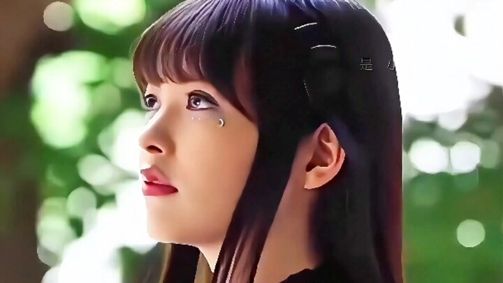 "Nhìn lại và mỉm cười, một vẻ đẹp vô song"