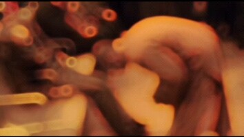 November 2011, di ruang tunggu Stasiun Kereta Taiyuan, seorang kakek terus duduk diam di bangku tanp