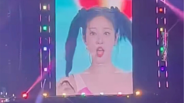 Semua orang sampai habis suara mendukung twin tails Ningning, karena dia benar-benar terlalu imut!