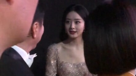 I’ve never seen Zhao Liying from this angle before—she’s so beautiful!