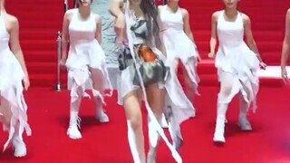 Tzuyu and dance teacher Cha