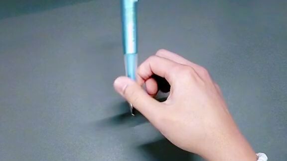 Basic Pen spinning on hand