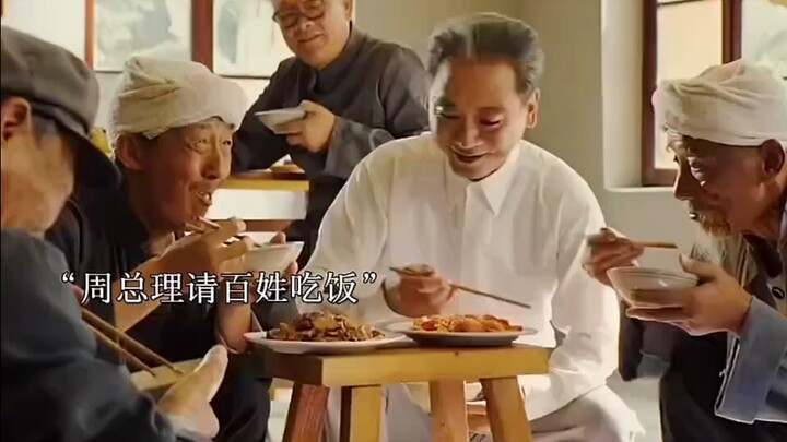 Heartwarming Moments of Premier Zhou Interacting with the People in Classic Old Films Have Touched C