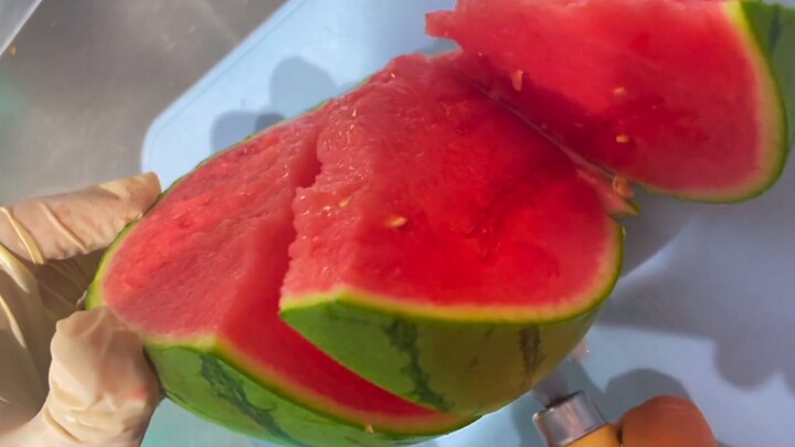 "Saat kamu keluar, kamu harus selalu makan secukupnya~"