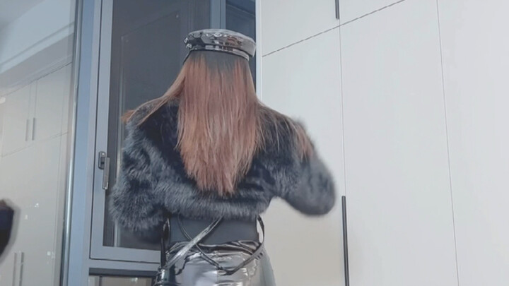 皮裙皮靴穿搭原声