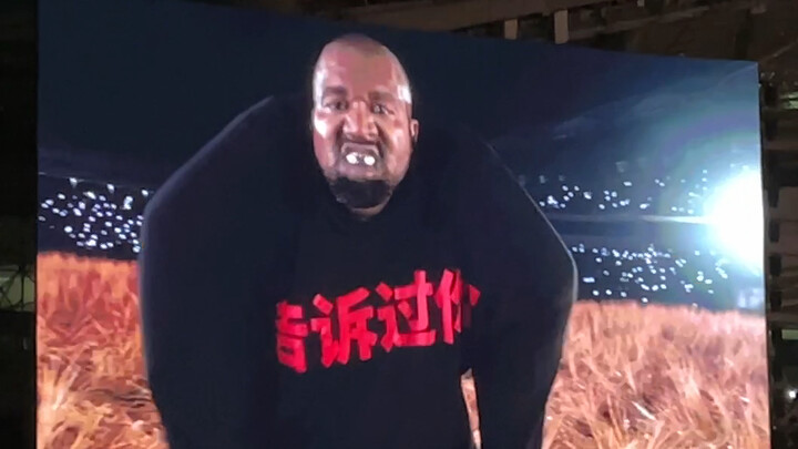 คานเย่เปิดไมค์ในงานฟังเพลงล่วงหน้าที่ไหโข่ว!! “Flashing Lights” และ “Heartless”