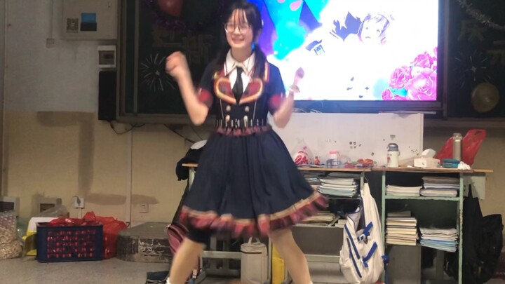 As the cultural and arts committee member, I danced at the New Year's Eve party! Heroine training pl