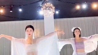 Hôm nay không có việc gì làm, nghe nhạc ở nhà thổ...