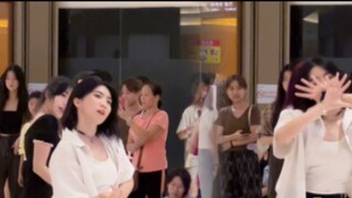 ขอแสดงความยินดีกับหนูน้อยวัย 6 ขวบคนนี้ที่ได้ก้าวสู่ช่วงพิเศษ Mama Mu! MAMAMOO ท่าเต้นสุ่มสุดพิเศษ