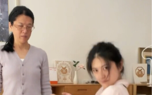 Help mom with housework using Puxi method