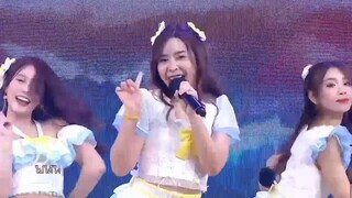 BNK48 - Sayonara Crawl @T-POP Stage